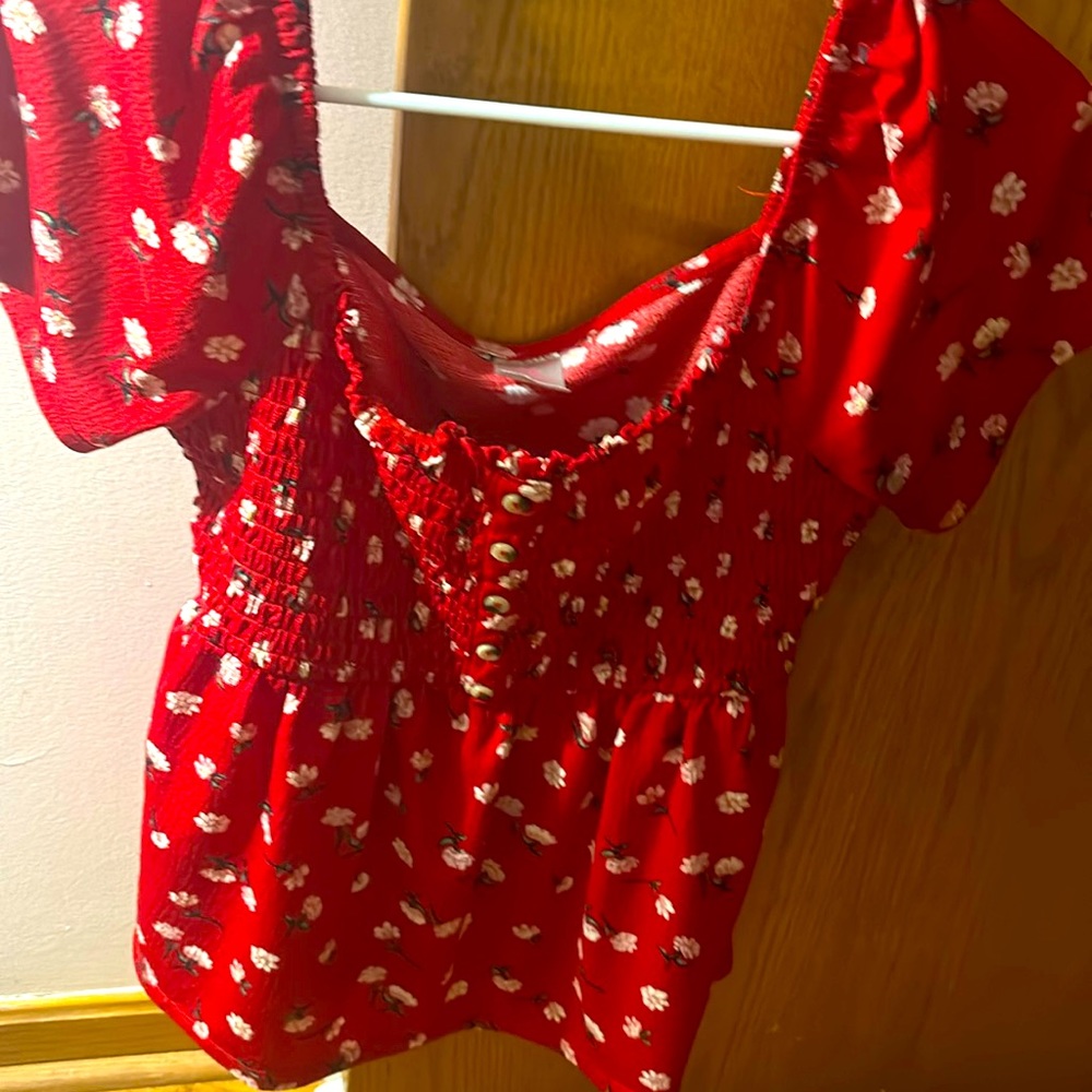 red top with flowers - brand new